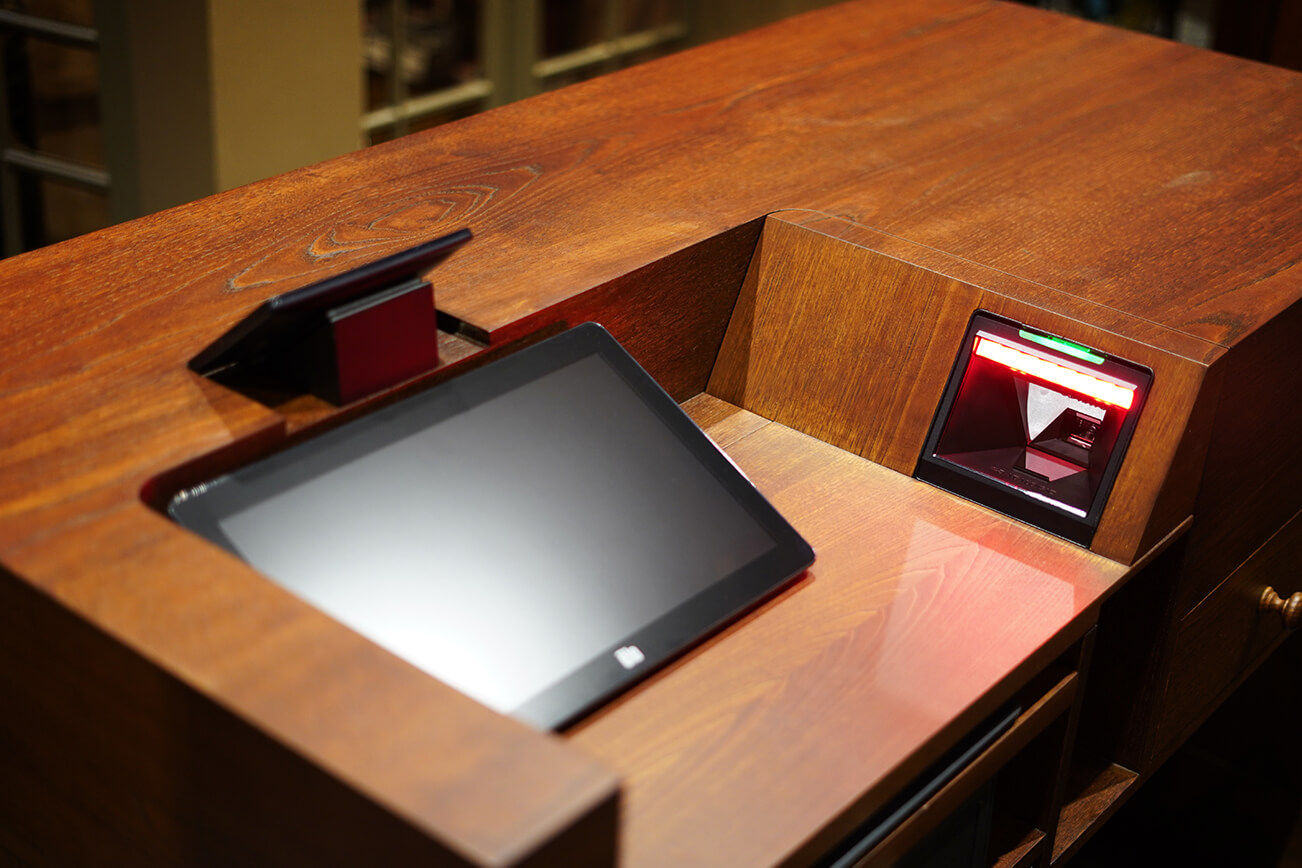Moobo payment and consultation station at Livraria Lello
